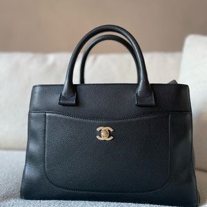 Chanel Neo Executive Tote Grained Calfskin Medium